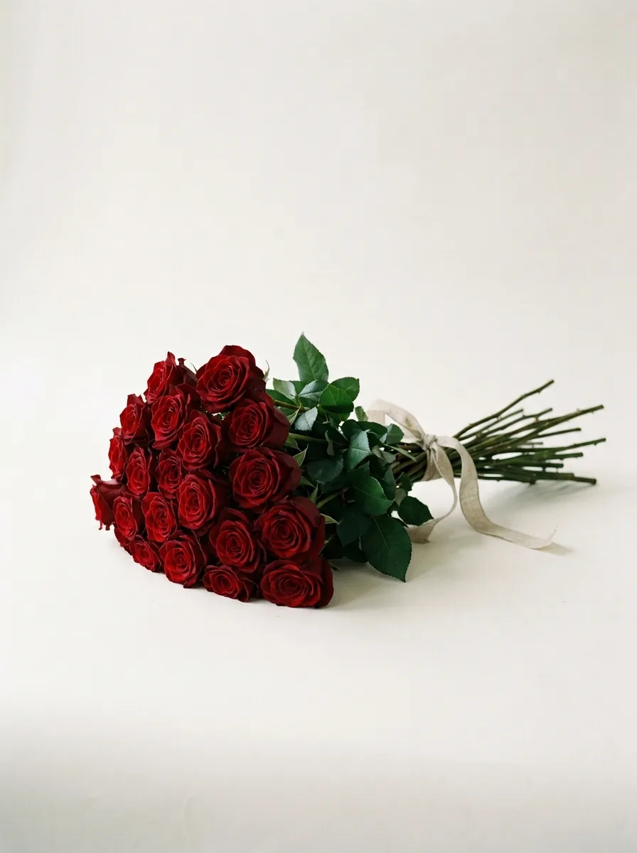 Ramo compacto de rosas rojas