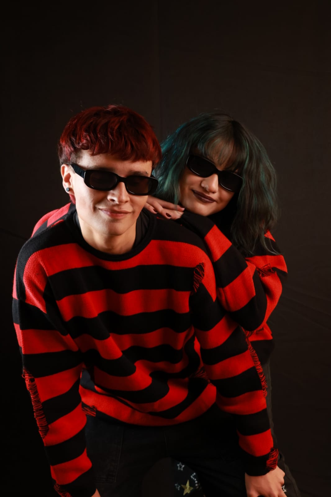 Suéter Rojo y Negro — vista frontal